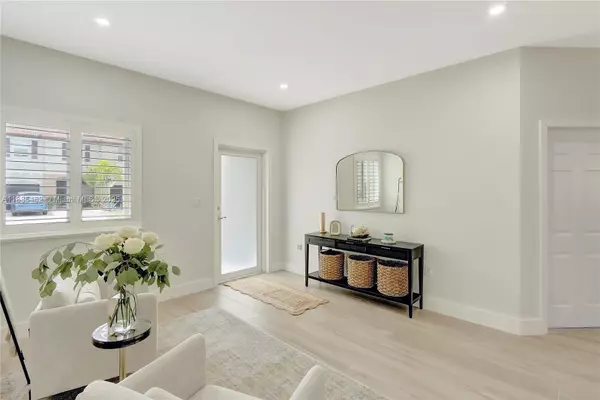 Miami, FL 33185,14751 SW 23rd St #14751