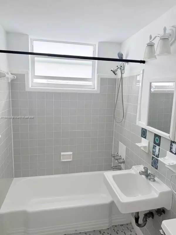 Miami Beach, FL 33141,620 76th St #6
