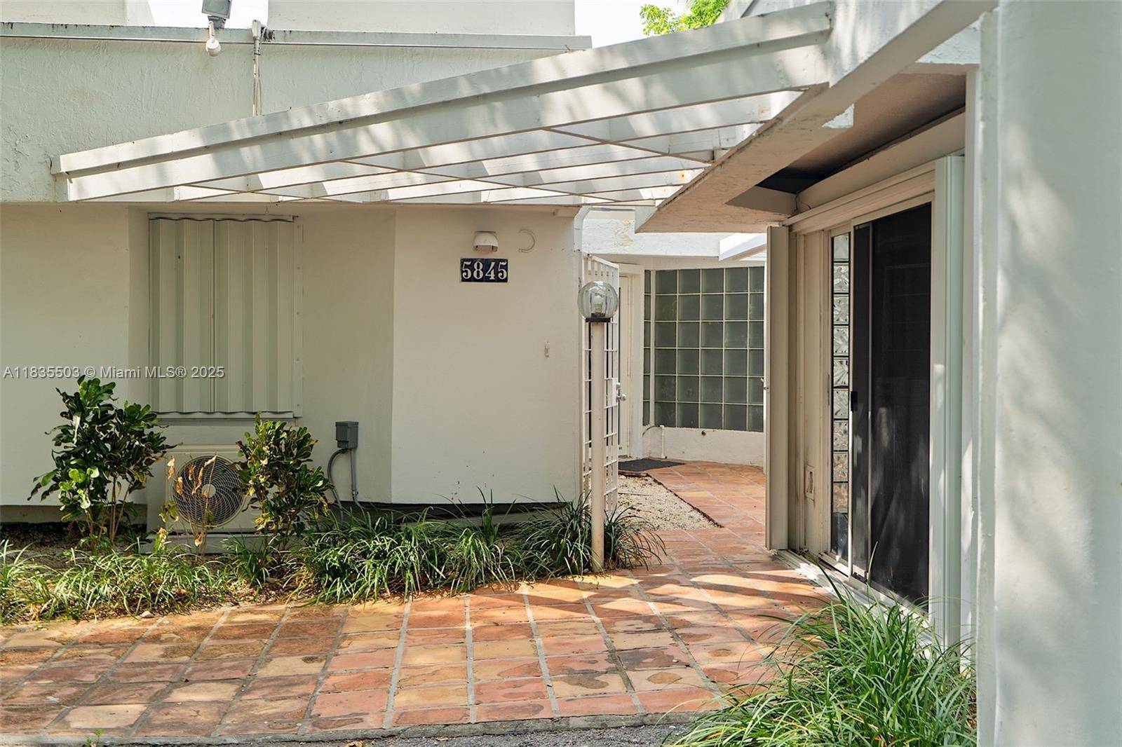 5845 SW 88th St #2, South Miami, FL 33156