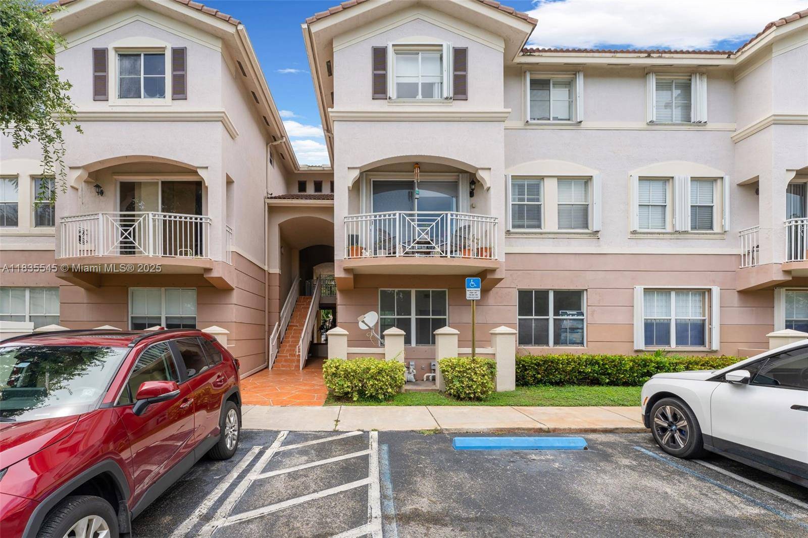 8956 W Flagler St #203, Miami, FL 33174