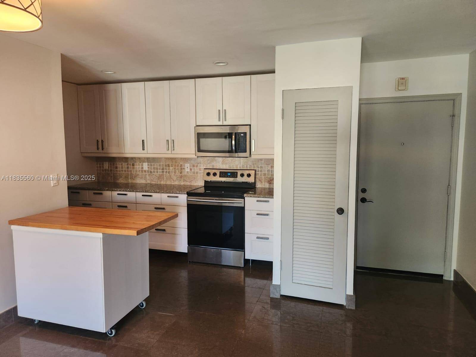 124 NE 19th Ct #206B, Wilton Manors, FL 33305