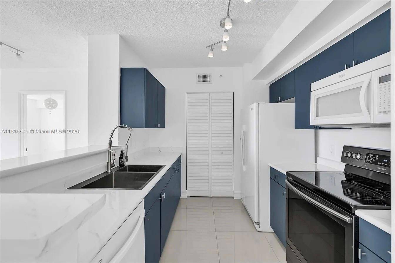 Hollywood, FL 33020,1919 Van Buren St #505A