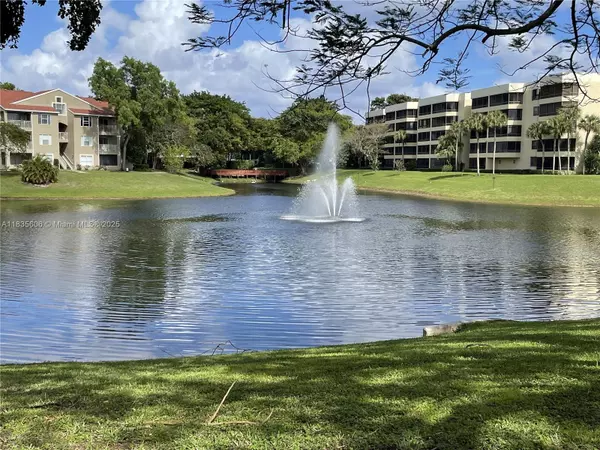 Delray Beach, FL 33445,1865 Palm Cove Blvd #9-305