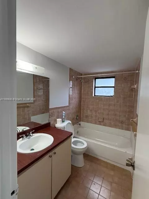 Hialeah, FL 33012,1720 W 42nd St #4B