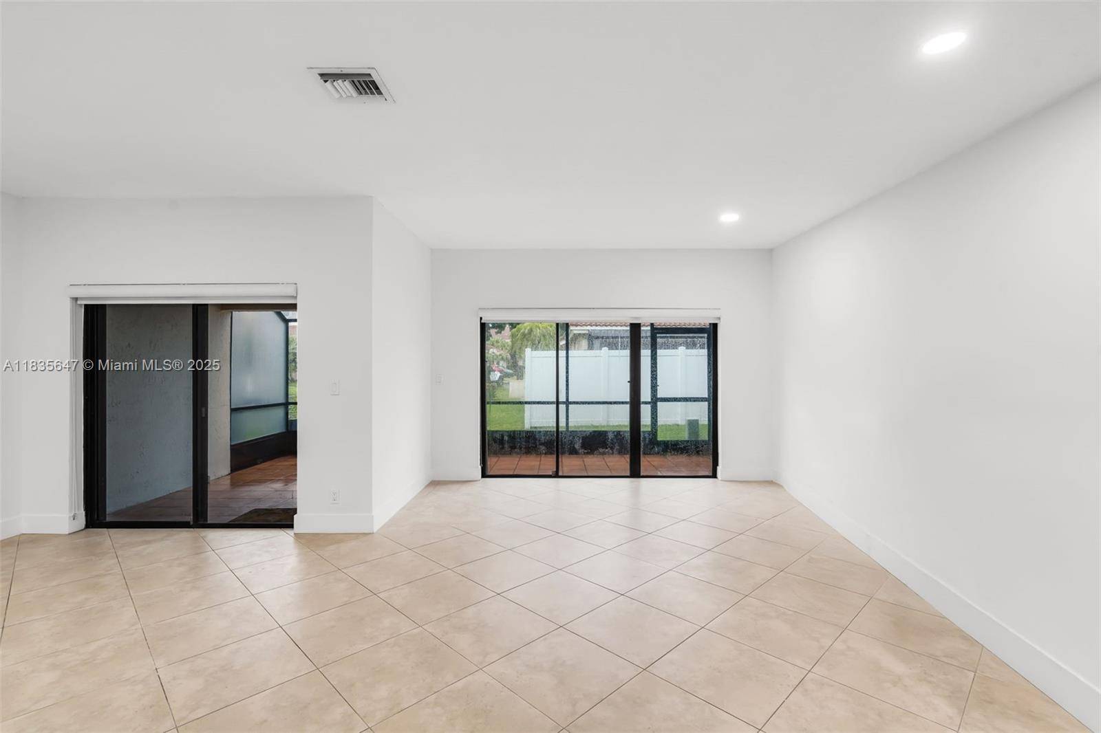 Aventura, FL 33180,21160 Mainsail Cir #H12