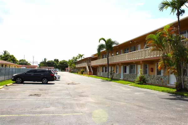 Hialeah, FL 33012,1154 W 35th St #221