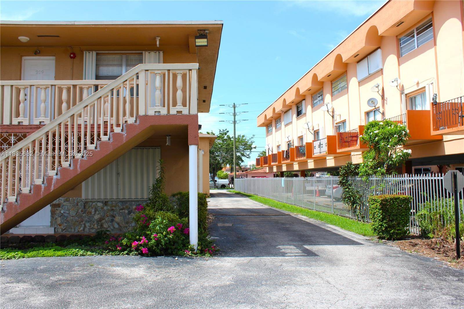 Hialeah, FL 33012,1154 W 35th St #221