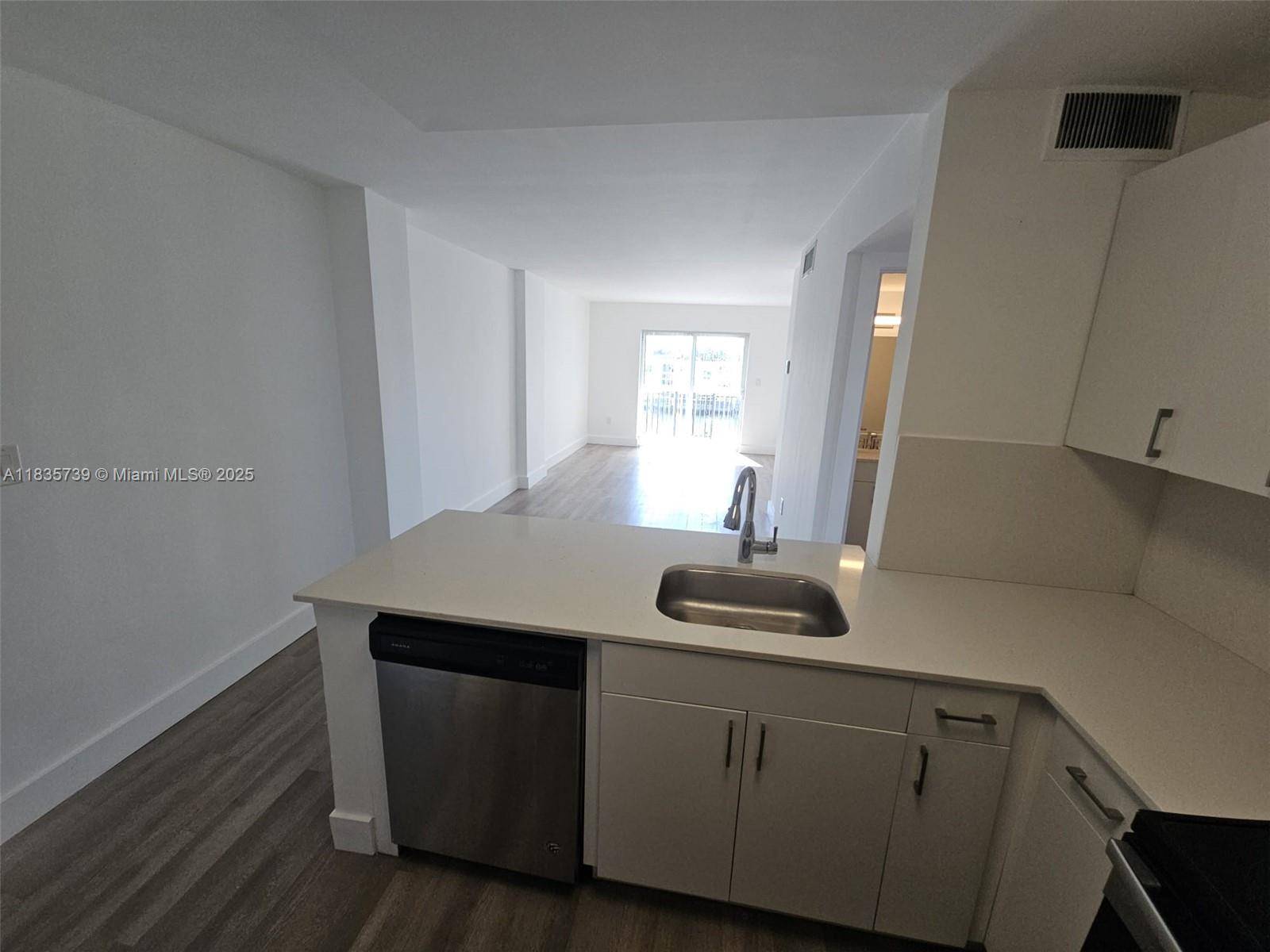 8101 Crespi Blvd #402, Miami Beach, FL 33141