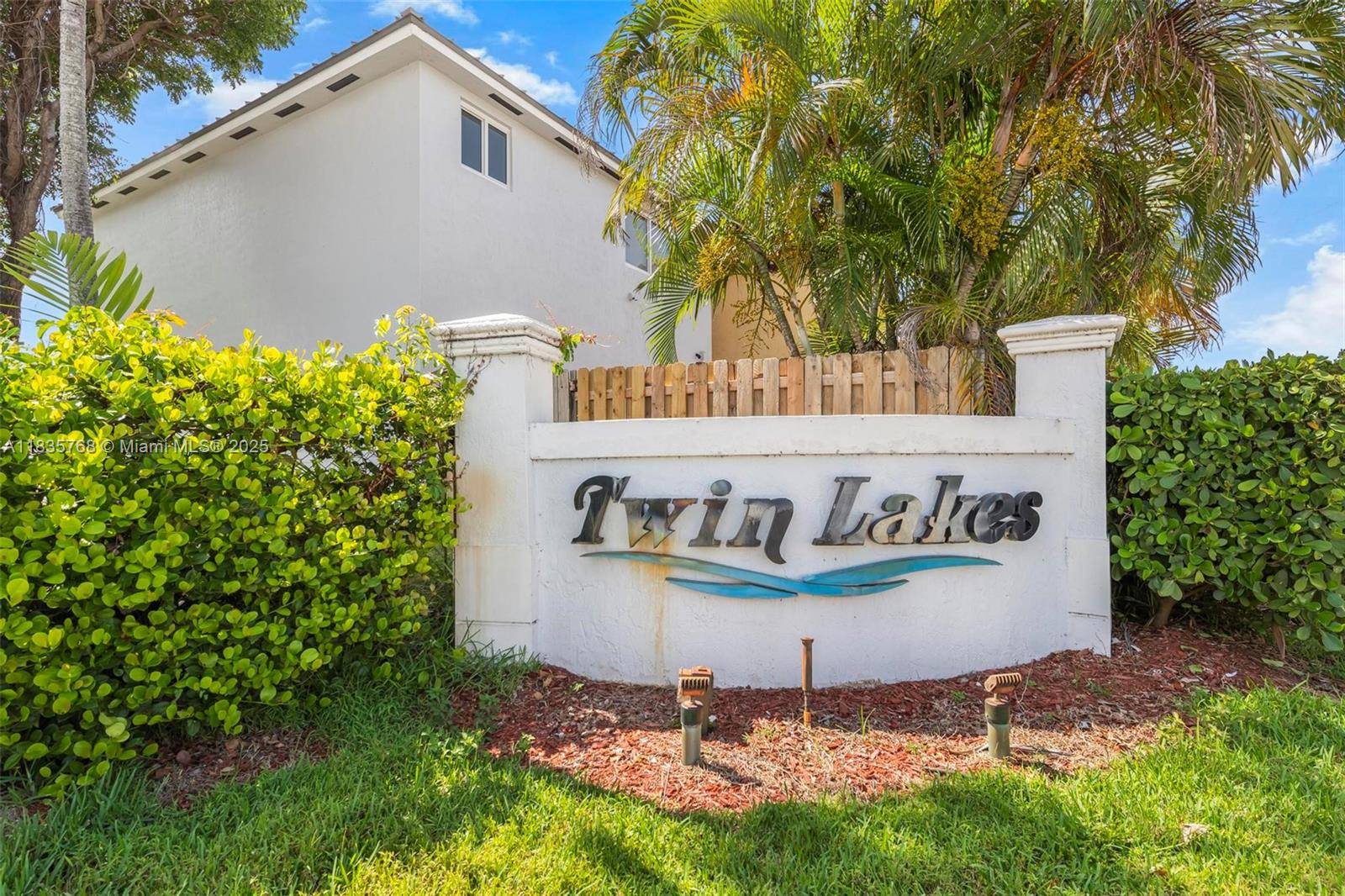 13649 SW 142nd Ter, Miami, FL 33186