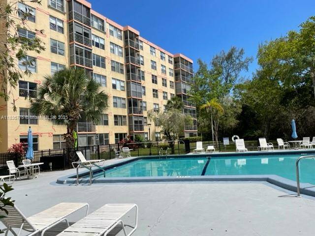 17890 W Dixie Hwy #219, Miami, FL 33160