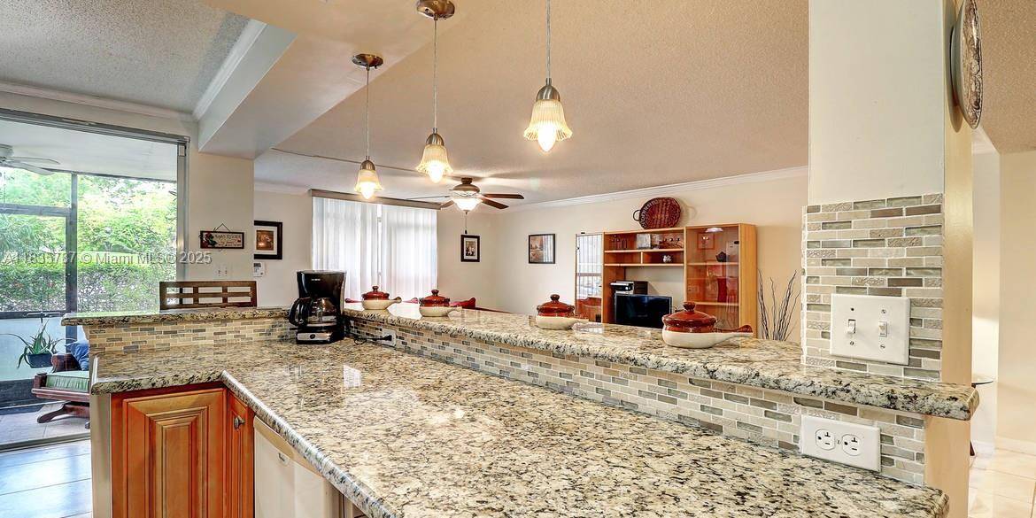 Lauderhill, FL 33319,3750 Inverrary Dr #1Z