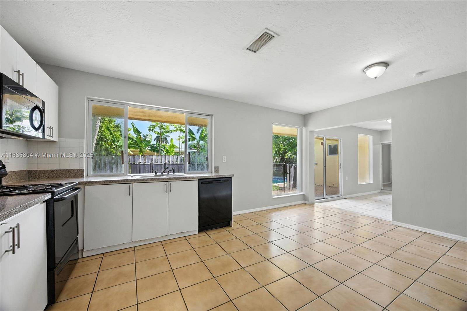 Sunrise, FL 33313,7187 NW 22nd St