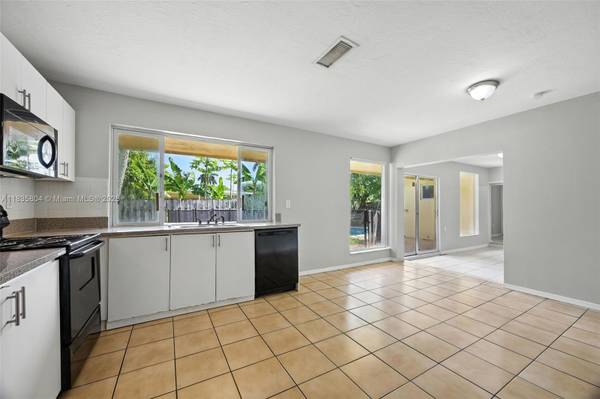 Sunrise, FL 33313,7187 NW 22nd St