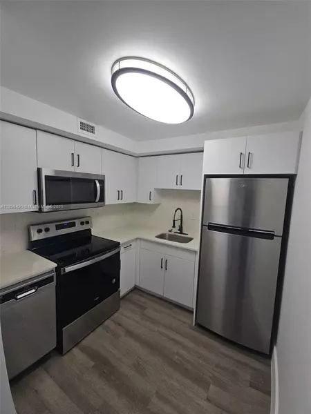 8101 Crespi Blvd #203, Miami Beach, FL 33141