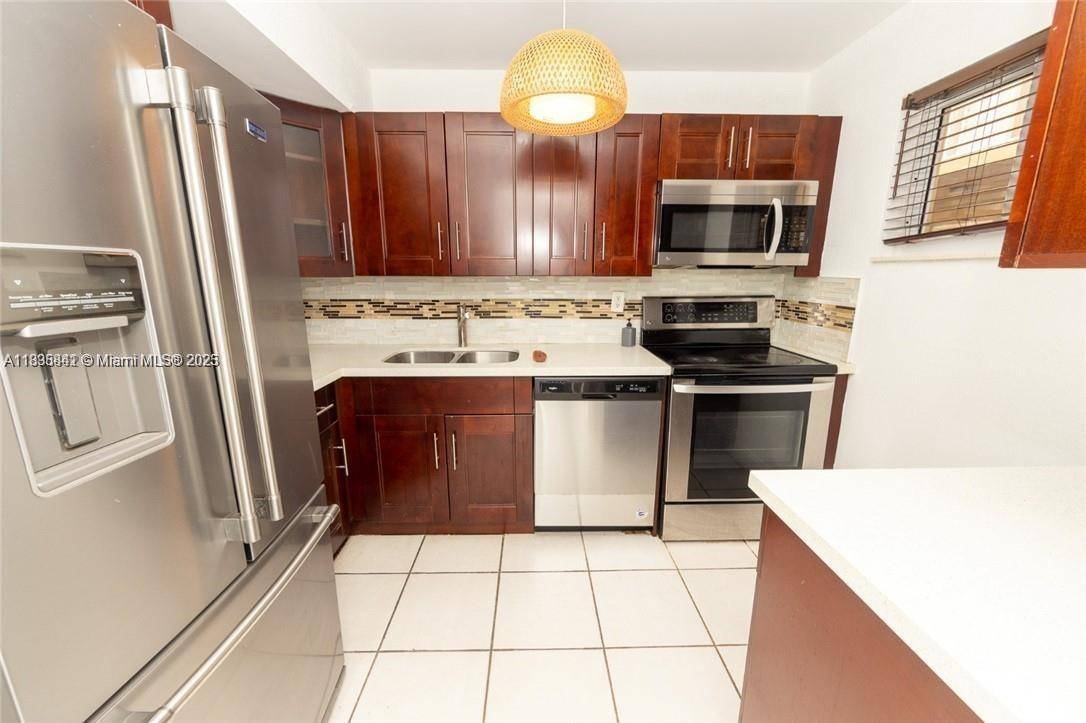 4235 N University Dr #205, Sunrise, FL 33351