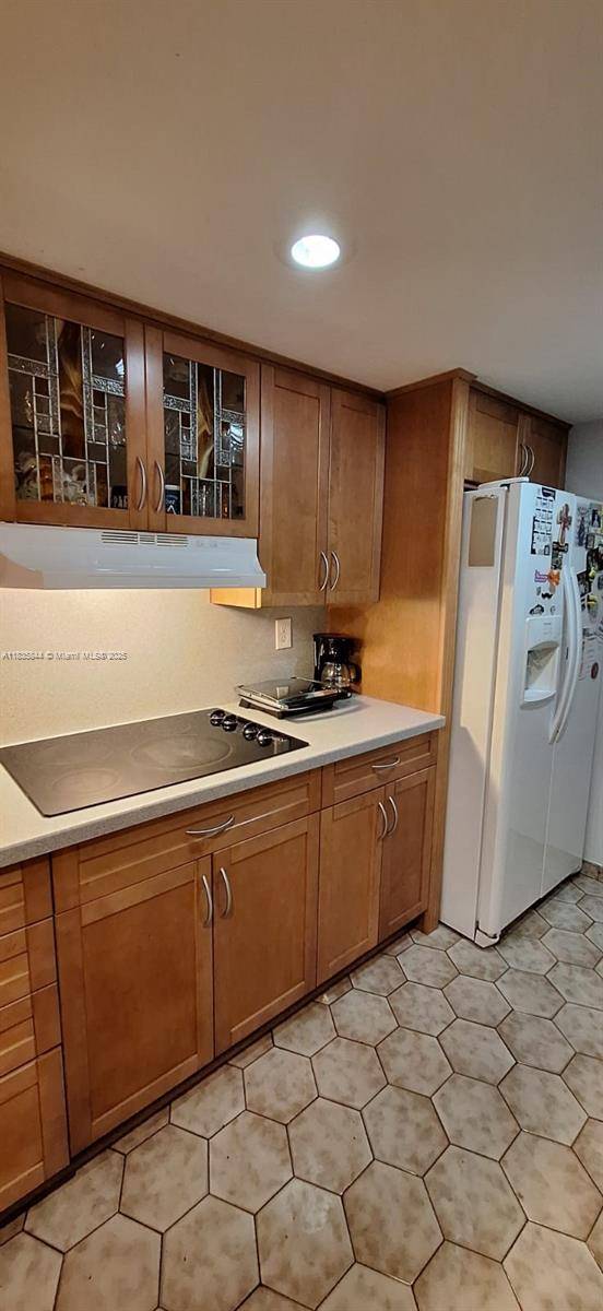 8881 Fontainebleau Blvd #305, Miami, FL 33172