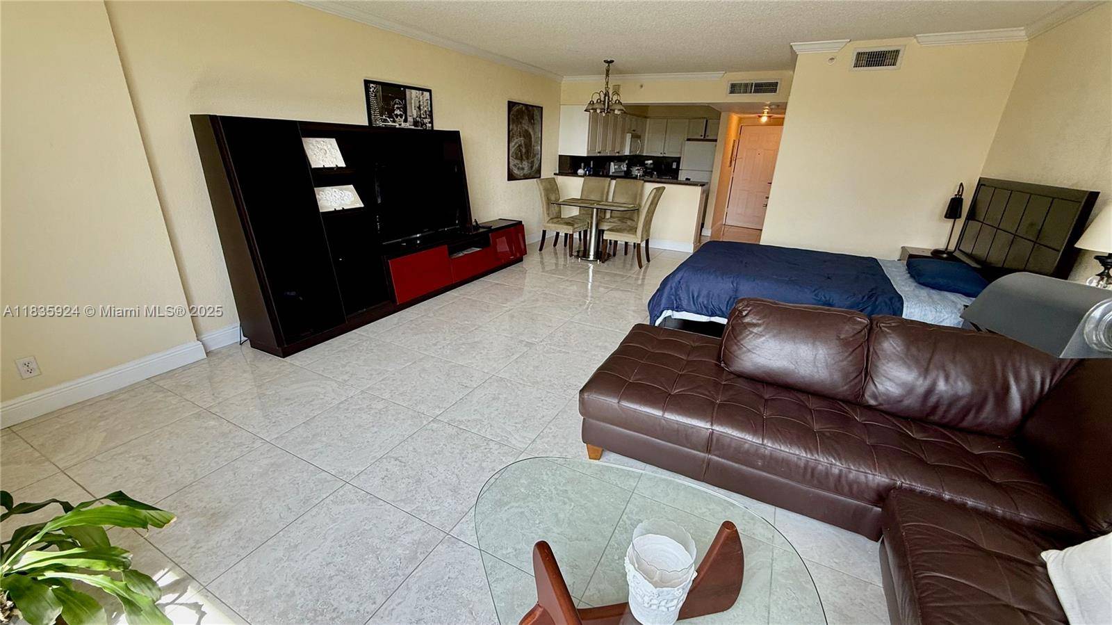 Hollywood, FL 33019,2501 S Ocean Dr #427