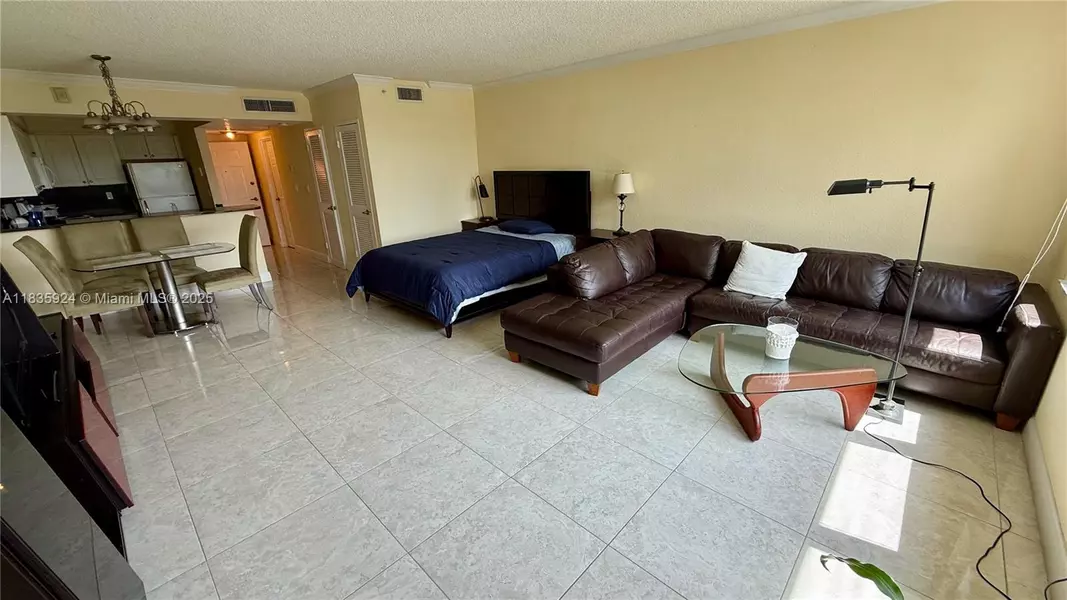 2501 S Ocean Dr #427, Hollywood, FL 33019