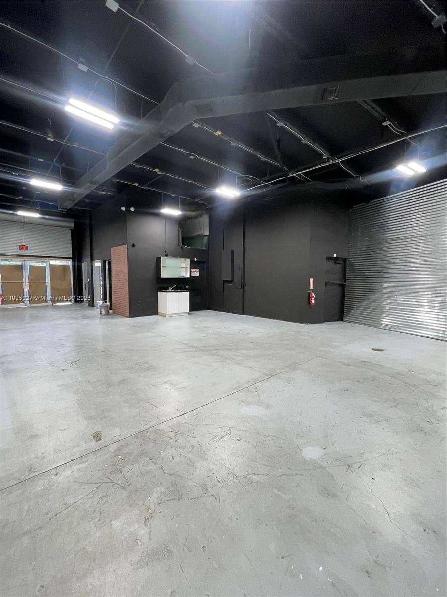 North Miami Beach, FL 33160,18315 W Dixie Hwy