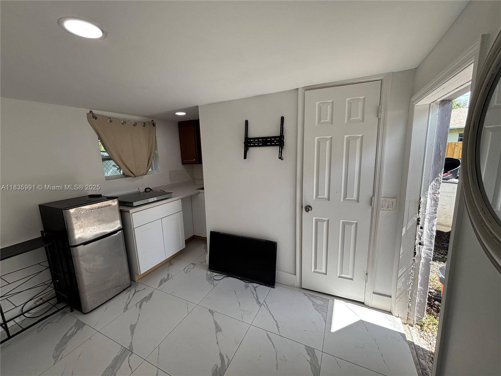 729 NW 19th Ave #REAR, Fort Lauderdale, FL 33311