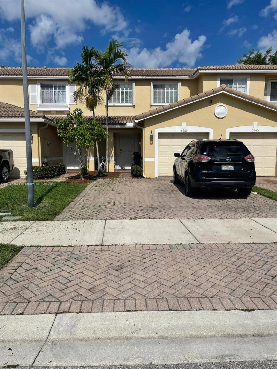 Tamarac, FL 33321,5963 Royal Way
