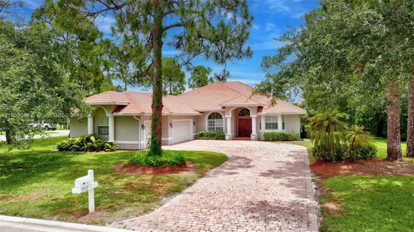 9532 Shadow Ln, Fort Pierce, FL 34951