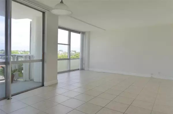 Miami Beach, FL 33141,900 Bay Dr #521
