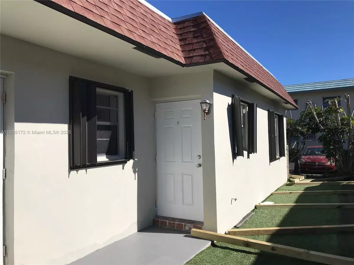 Pompano Beach, FL 33060,236 SE 9th Ave #1-4