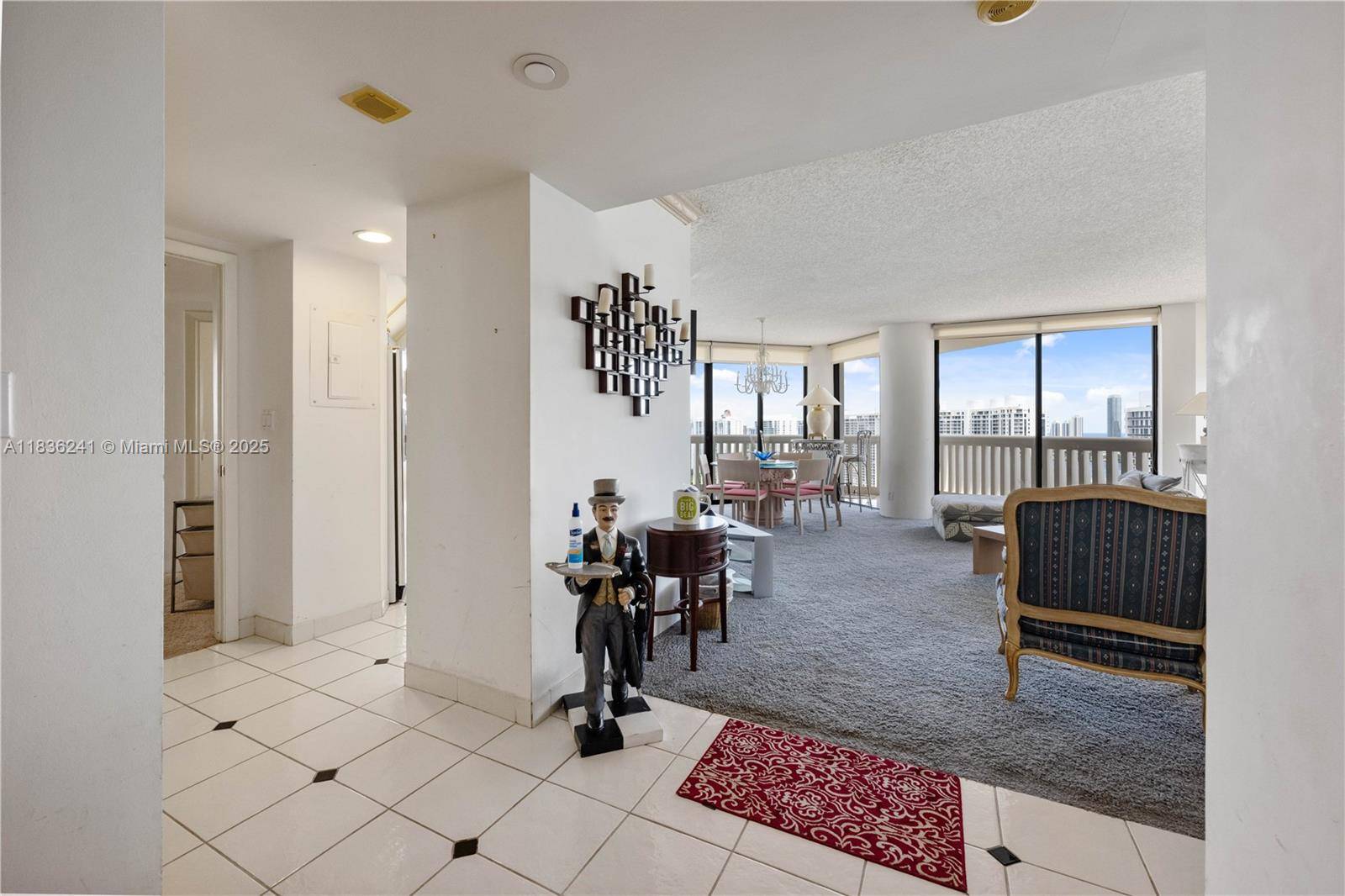 Aventura, FL 33160,1000 W Island Blvd #2909