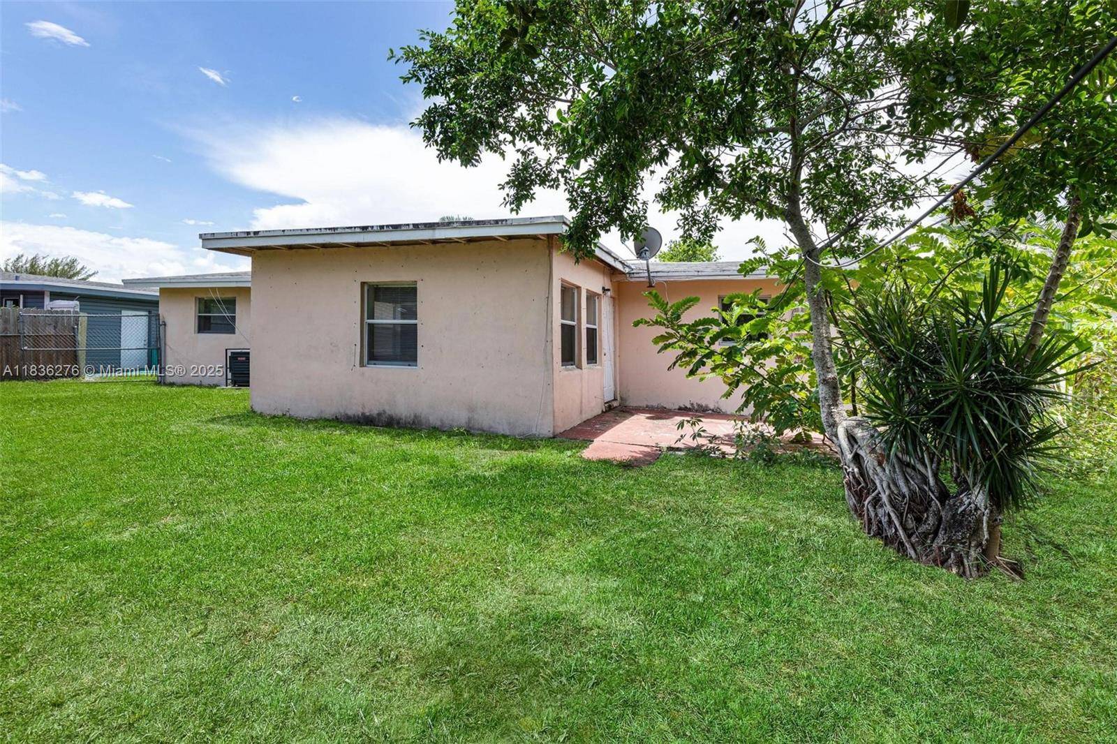Lauderhill, FL 33313,2660 NW 43rd Ter