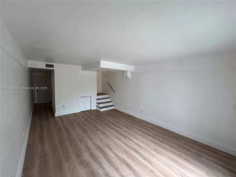 1201 SW 42nd Ave #216, Miami, FL 33134