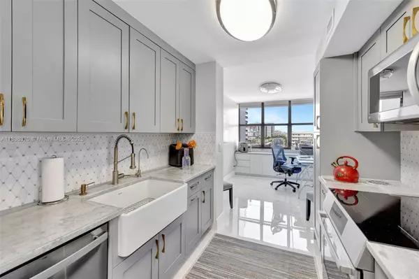 Hollywood, FL 33019,2301 S Ocean Dr #803
