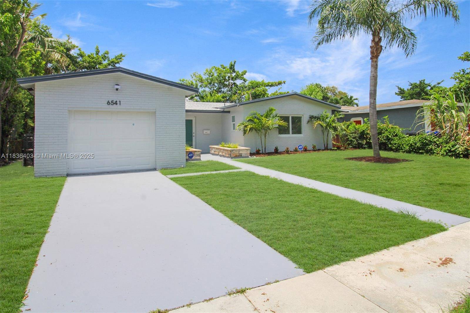 6541 SW 8th St, North Lauderdale, FL 33068