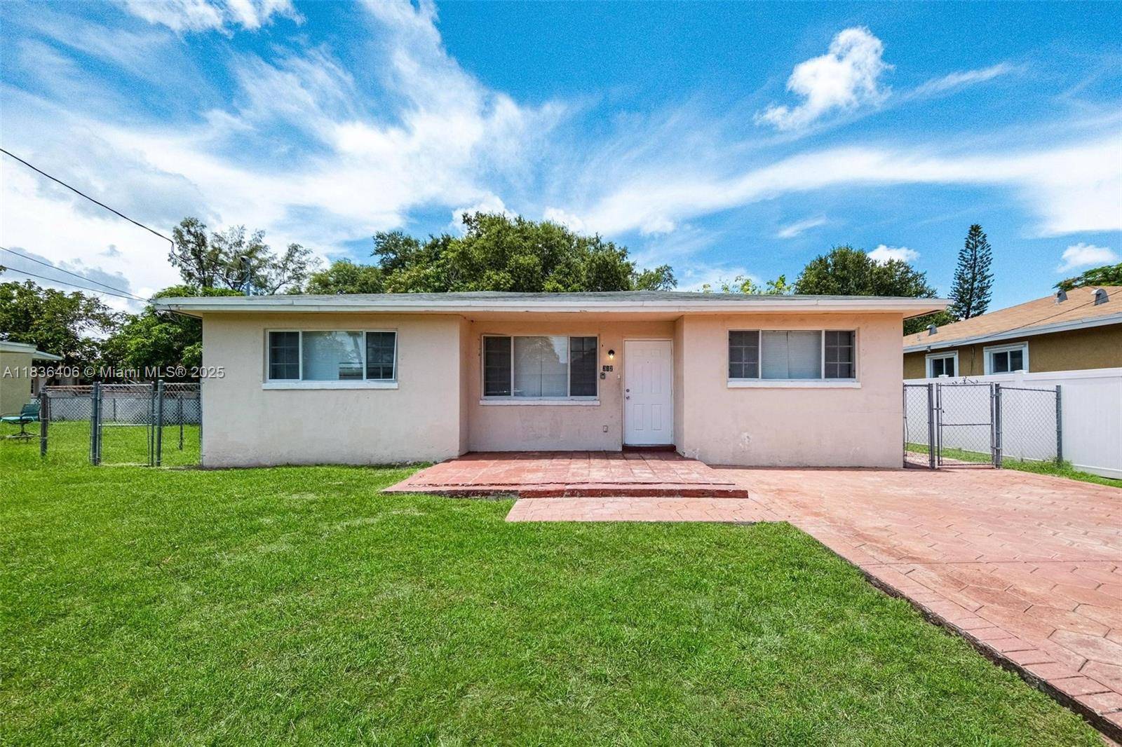 312 SW 2nd Ter, Hallandale Beach, FL 33009