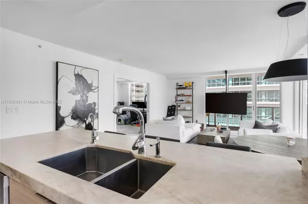 Miami, FL 33131,1155 BRICKELL BAY DR #3002