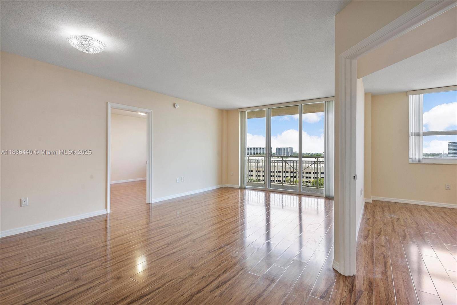 Aventura, FL 33180,19501 W Country Club Dr #912