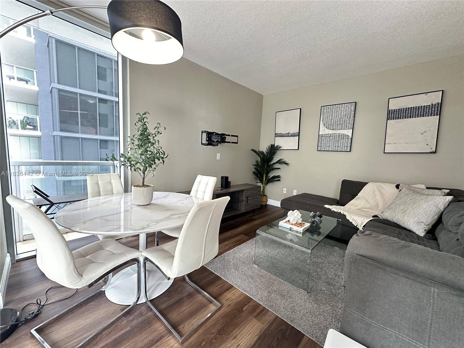 1050 Brickell Ave #2220, Miami, FL 33131