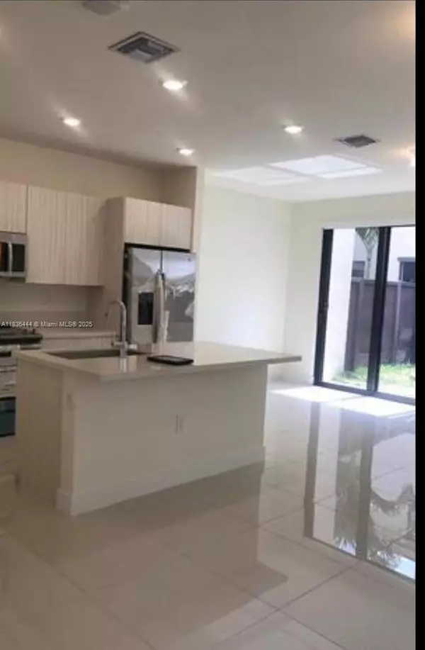 Miami Lakes, FL 33018,15839 NW 91 court