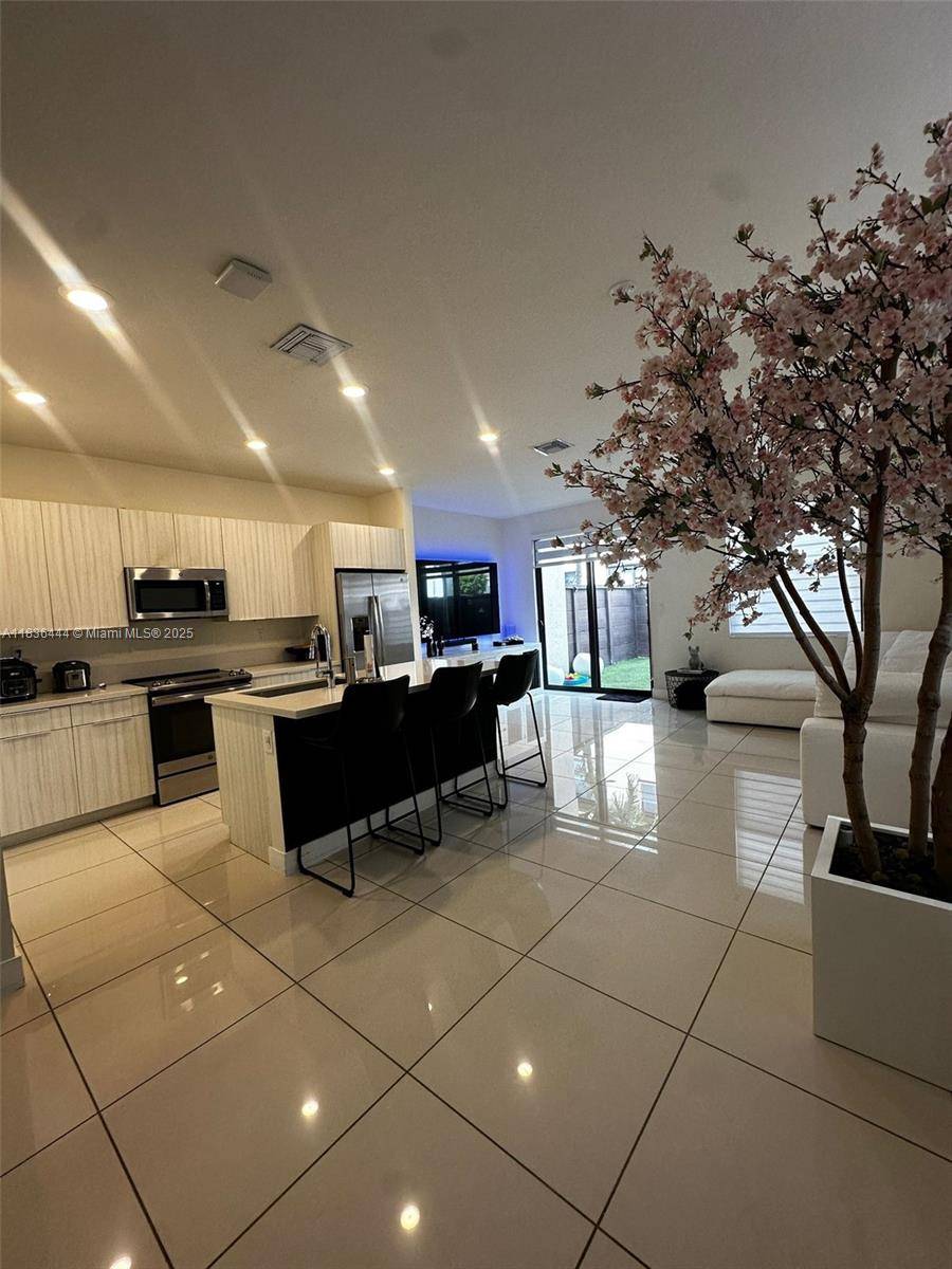 Miami Lakes, FL 33018,15839 NW 91 court