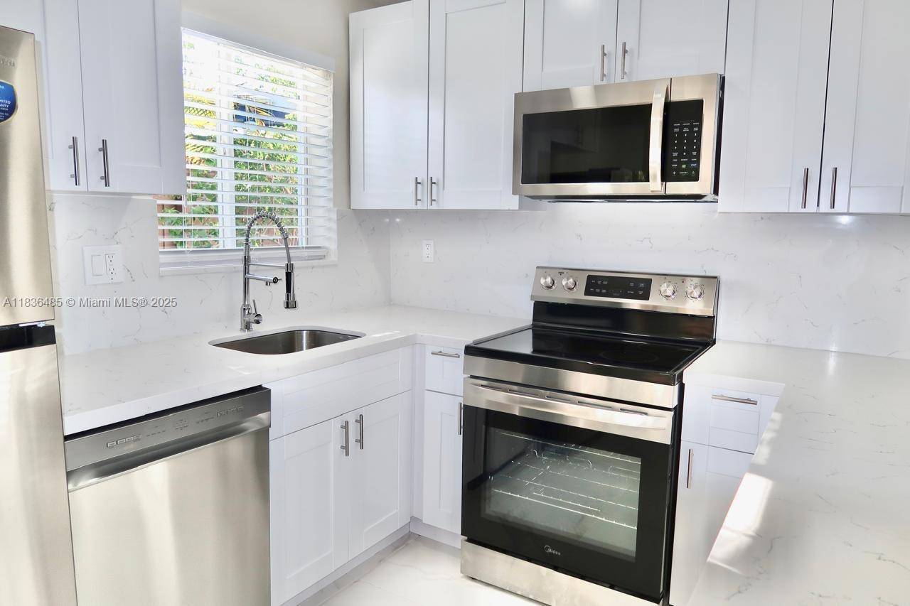 110 SW 20th Ave #1-2, Fort Lauderdale, FL 33312