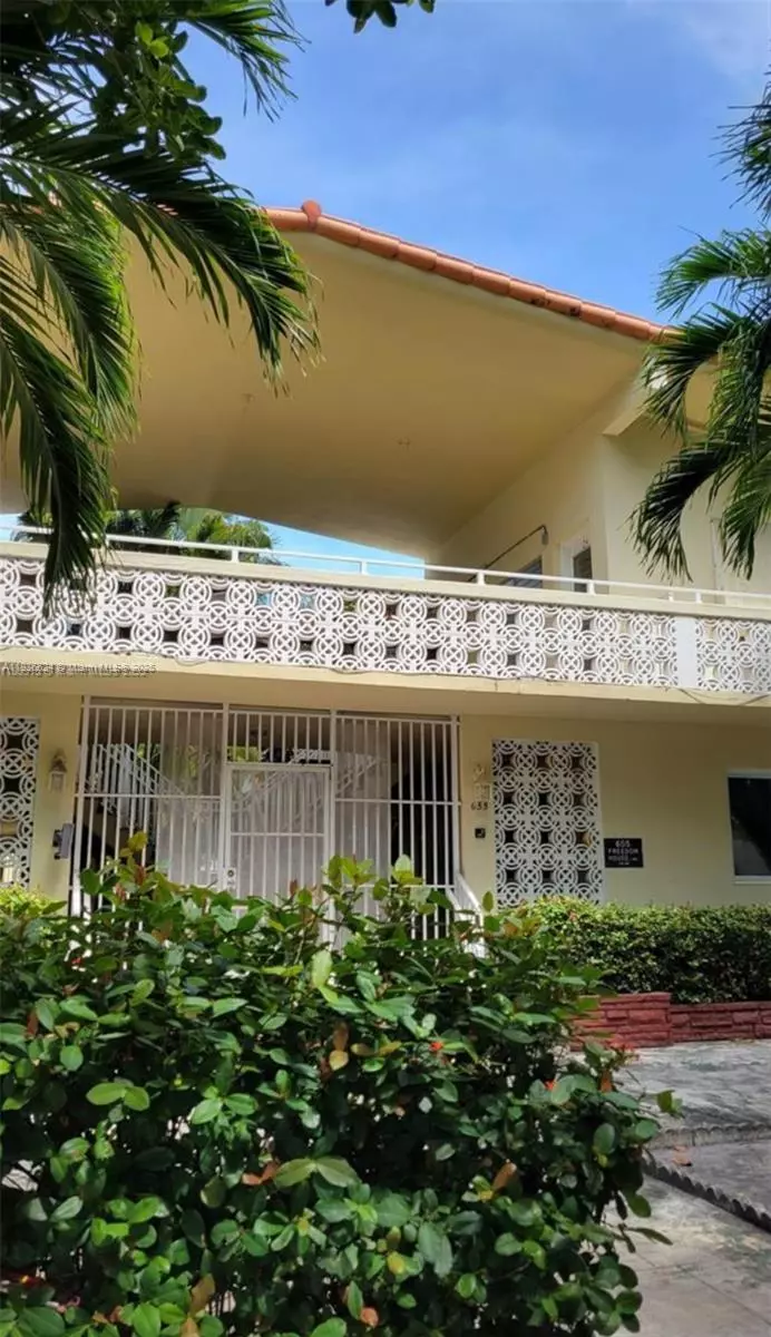 Miami Beach, FL 33139,655 Meridian Ave #2