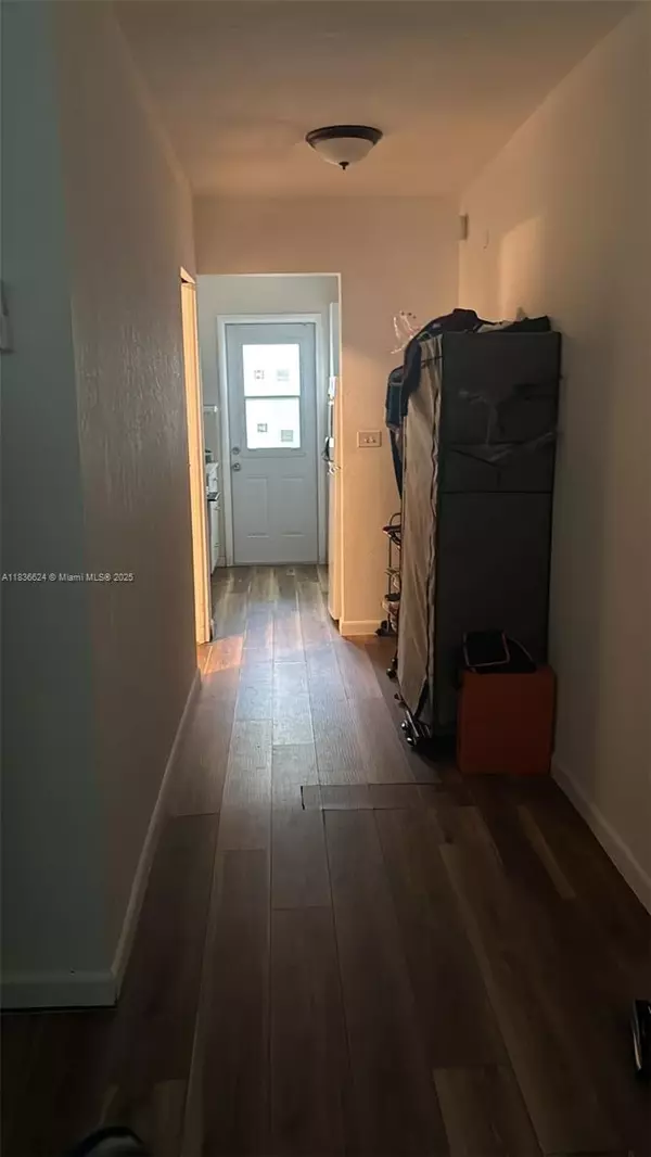 Miami Beach, FL 33139,655 Meridian Ave #2
