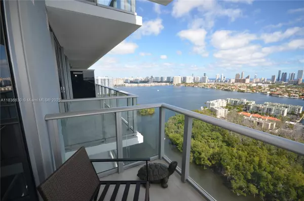 North Miami Beach, FL 33160,16385 Biscayne Blvd #2820