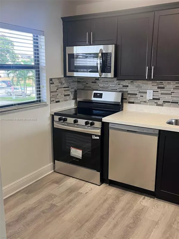 Miami, FL 33172,8875 Fontainebleau Blvd #202