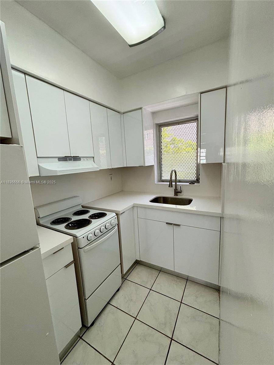 Coral Gables, FL 33134,42 Majorca Ave #3