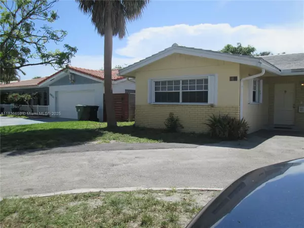 Fort Lauderdale, FL 33308,4831 Bayview Dr #1-2