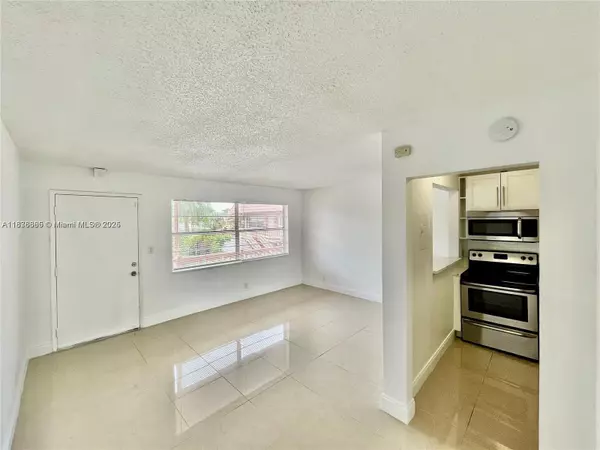 241 SE 9th Ave #207, Pompano Beach, FL 33060