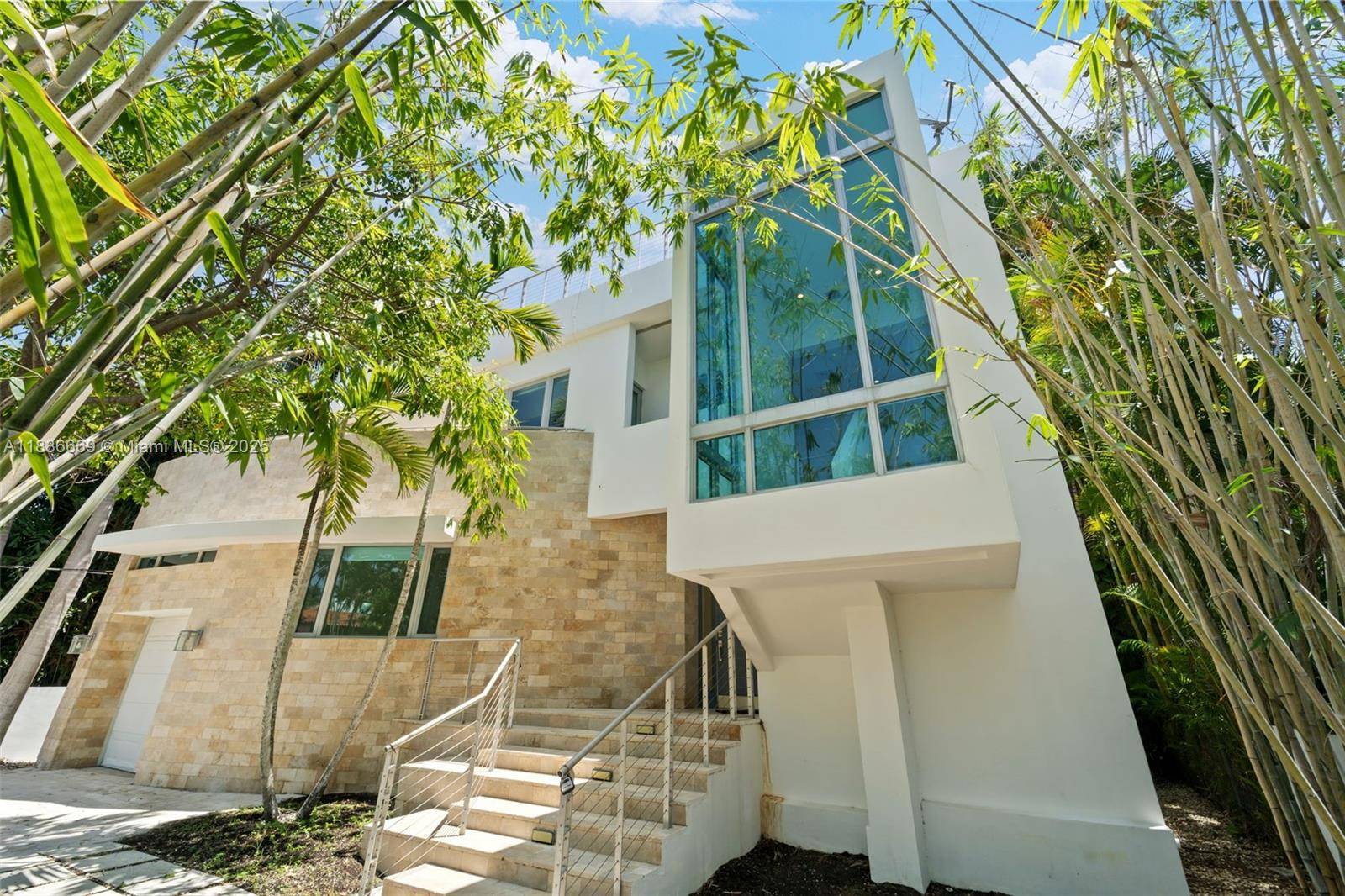 Miami Beach, FL 33140,5625 N Bay Rd