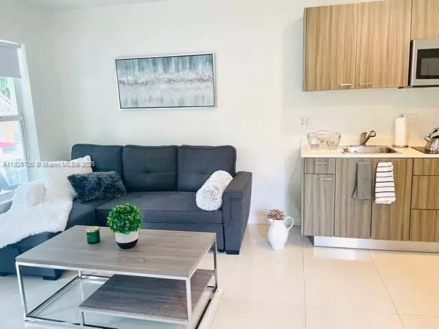Miami Beach, FL 33139,1419 West Ave #106