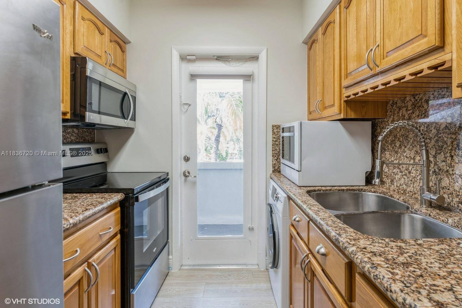 Coral Gables, FL 33133,21 Edgewater Dr #206